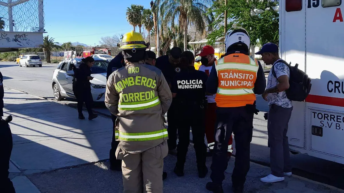 Mujer amenaza con lanzarse